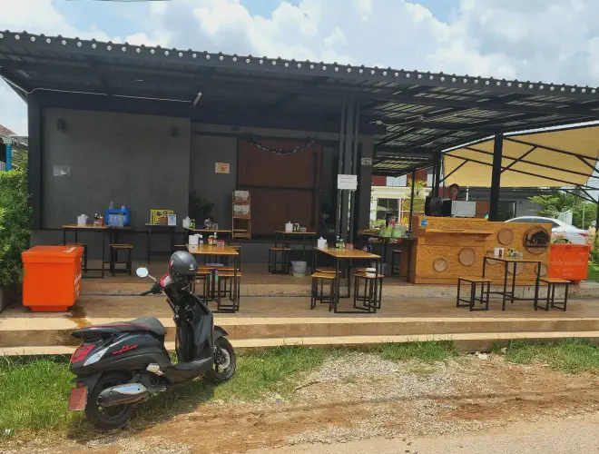 An image of the Home café in Bueng Khlong Long.