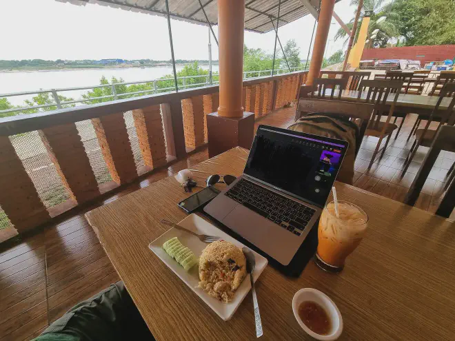 An image of the Mekong River from Kua Koon Kao.