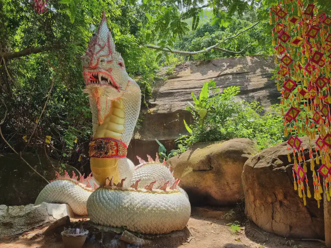 An image of Wat Tham Chaimongkol.